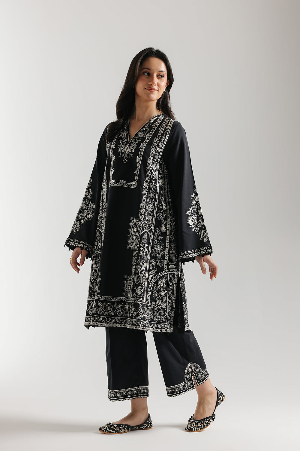 Ethnic Embroidered 2pc Suit