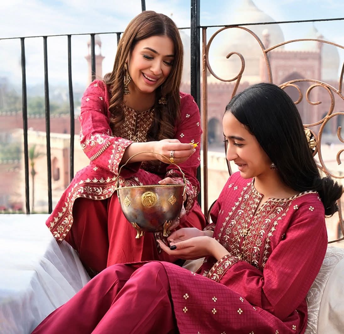 2 Piece Lawn Suit-Embroidered by limelight