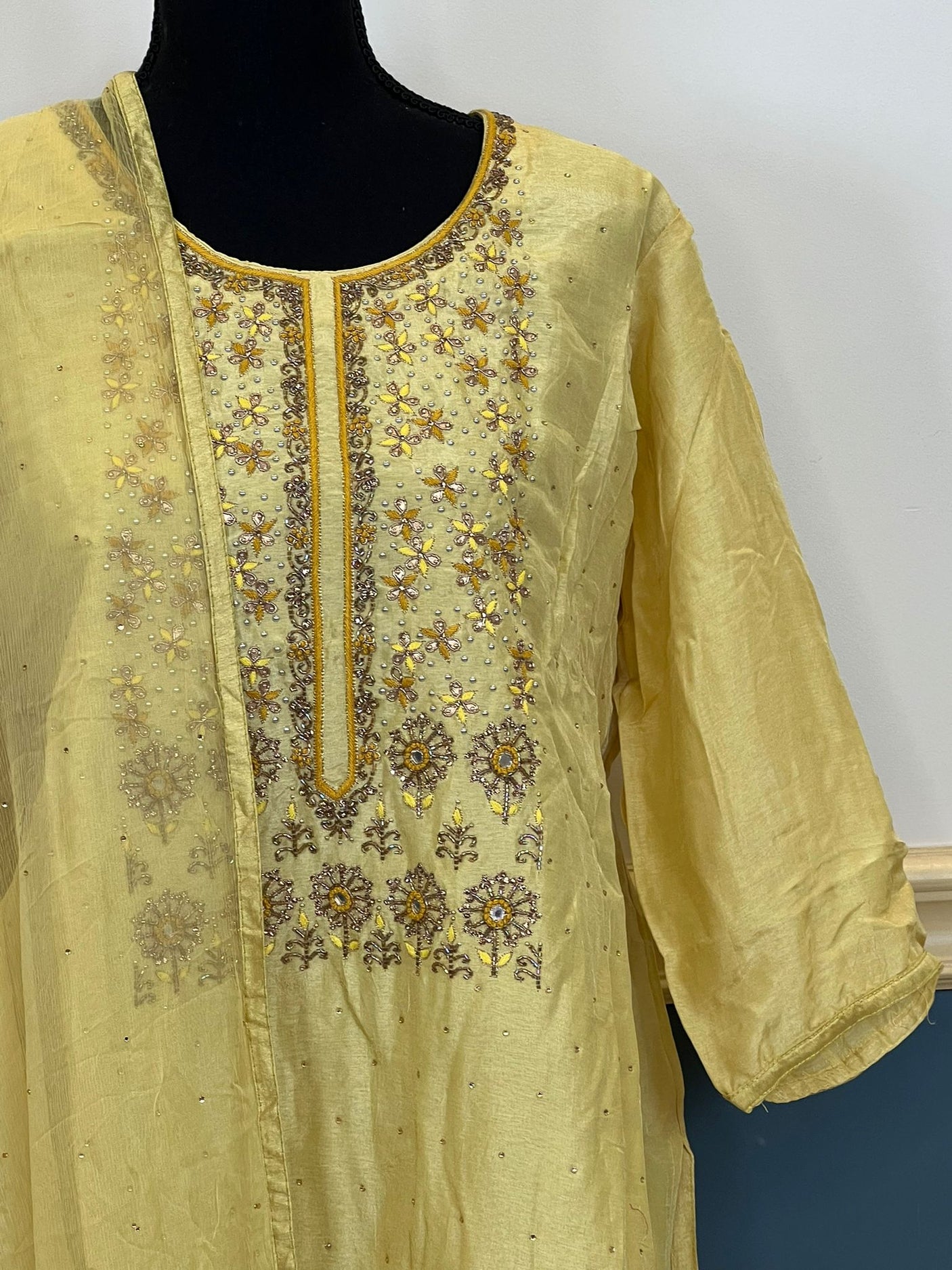 Pure zardousi Delhi Boutique