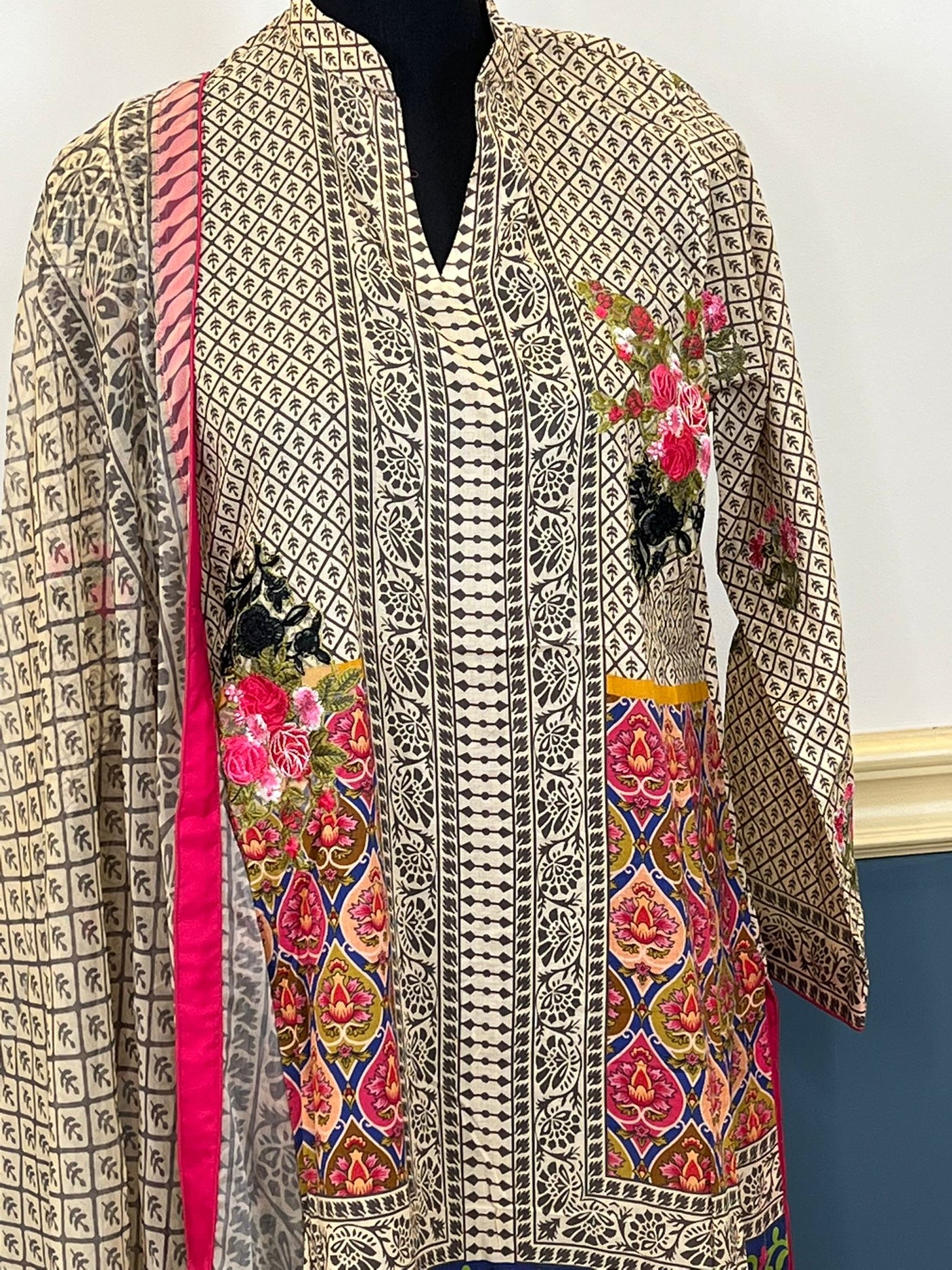 Pakistani Stitched Embroidered lawn Salwar kameez ready to ship