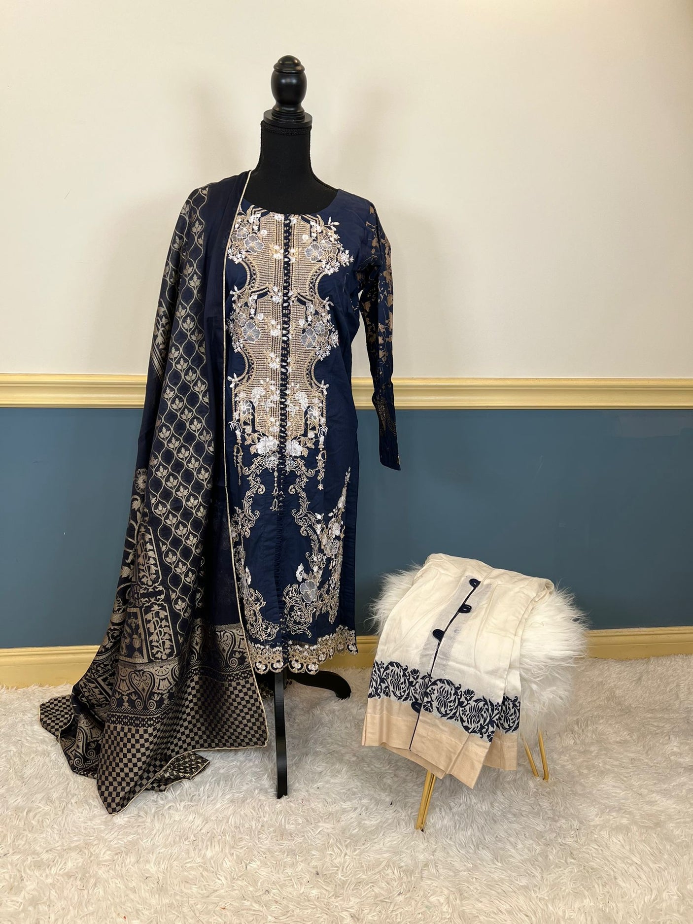 Pakistani Stitched Embroidered lawn Salwar kameez ready to ship