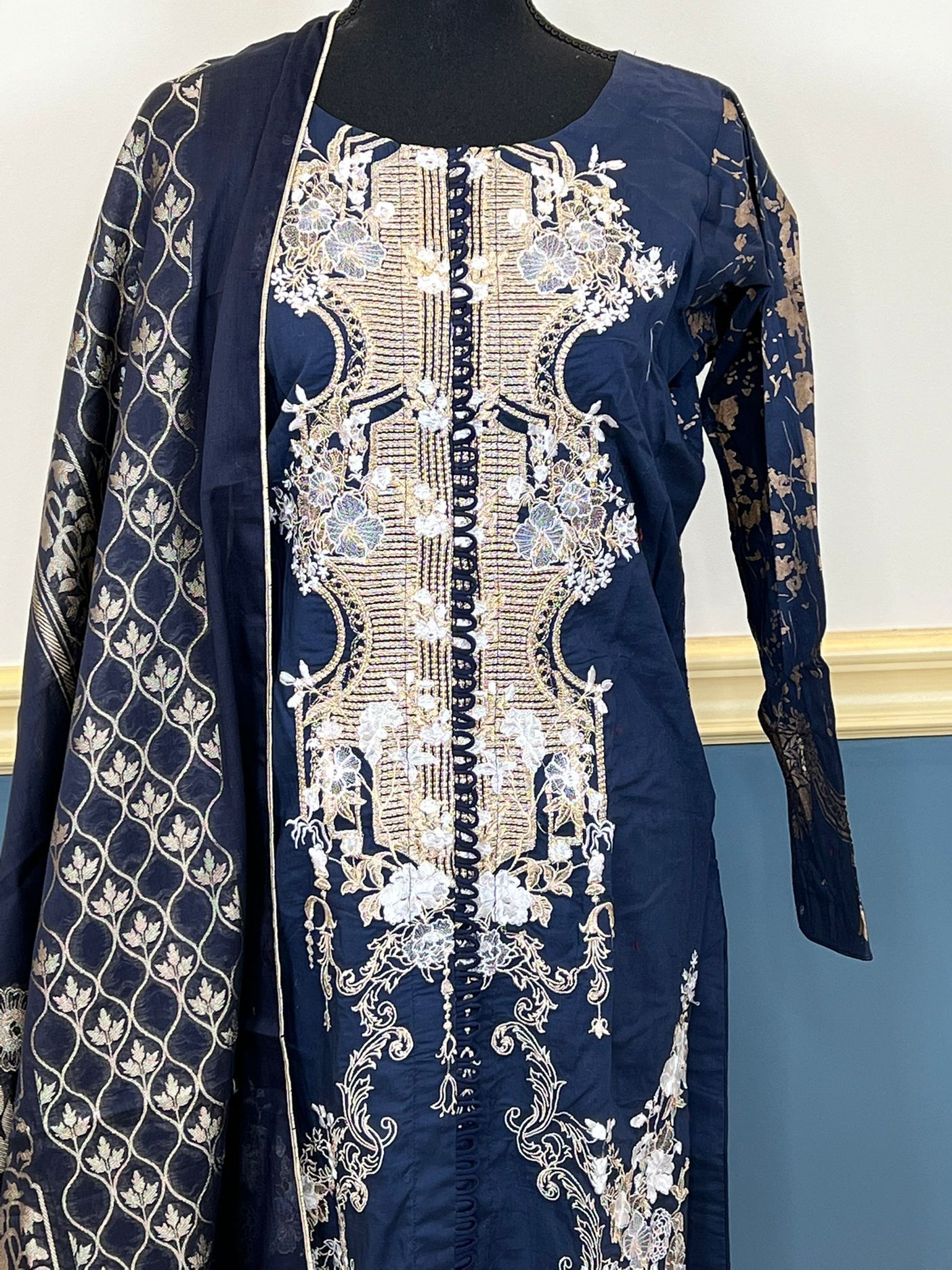 Pakistani Stitched Embroidered lawn Salwar kameez ready to ship