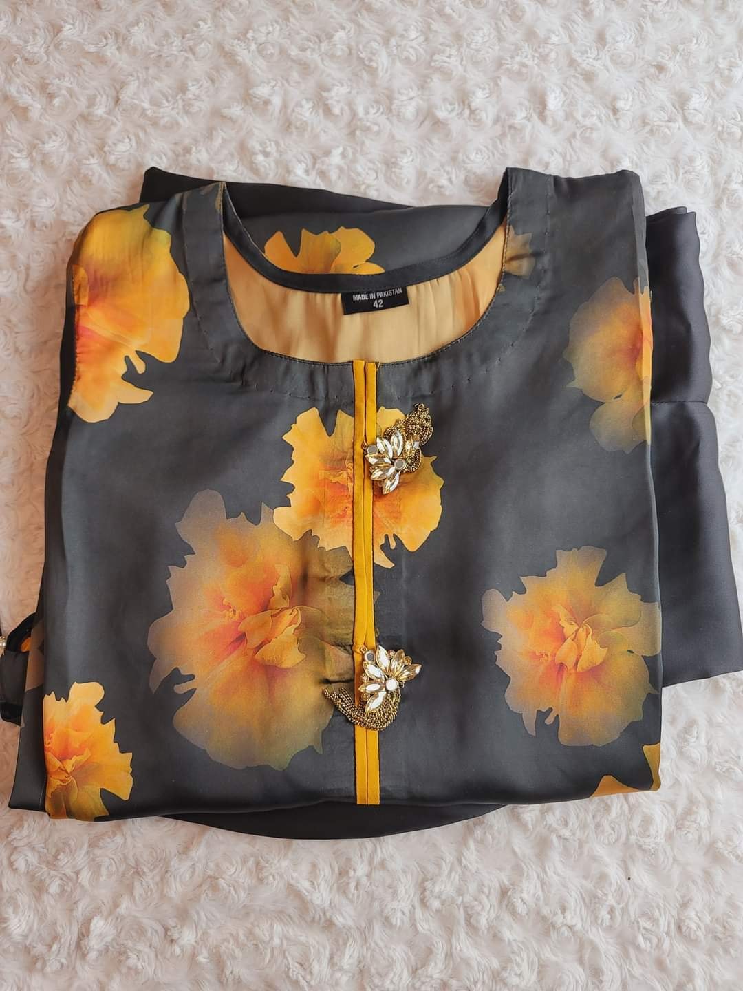 Falgun and valentine special. Super soft pakistani silk kurti