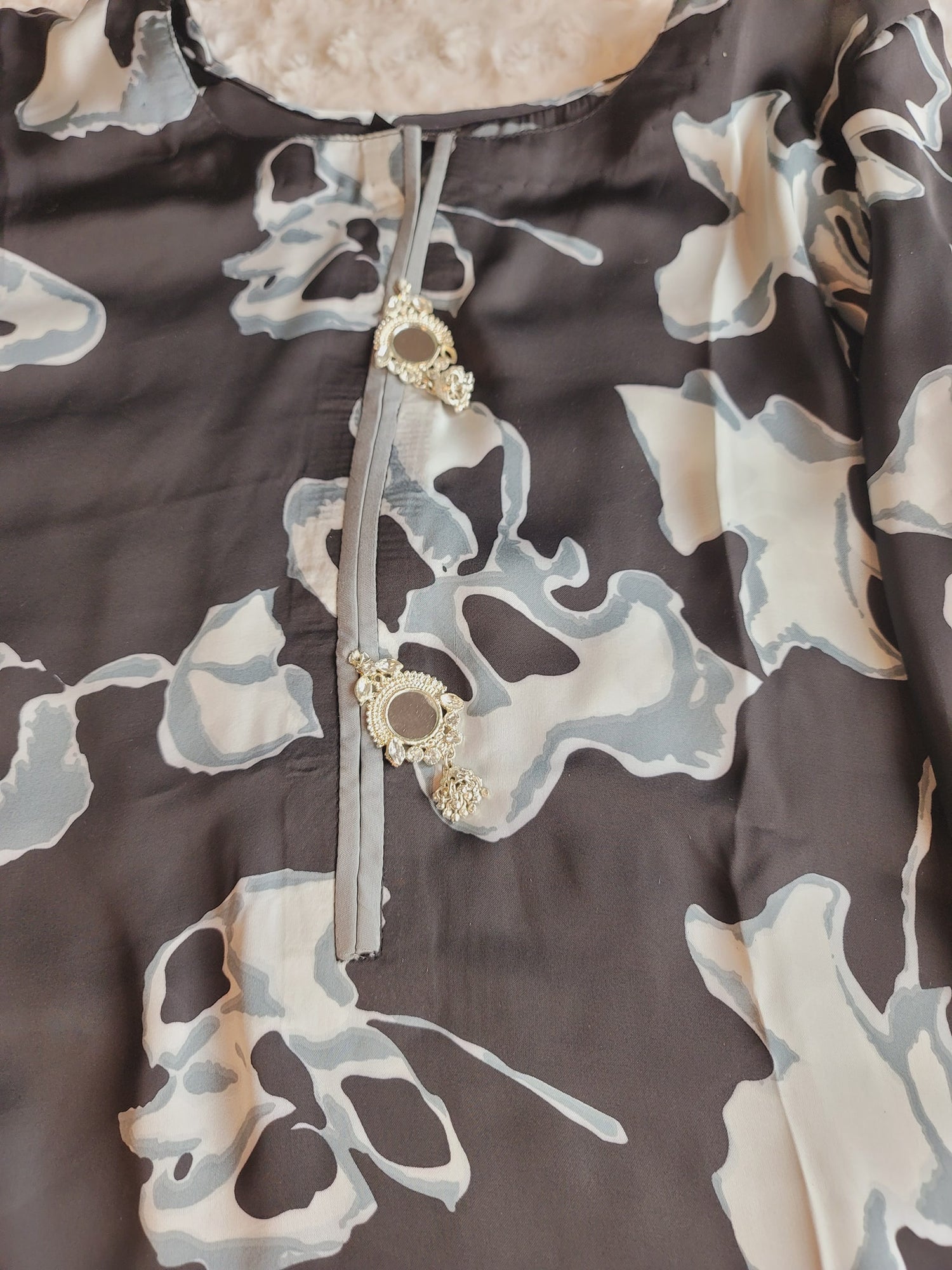 Falgun and valentine special. Super soft pakistani silk kurti