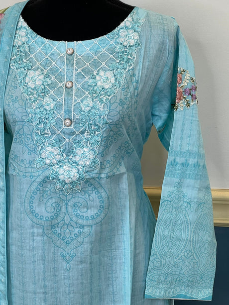 Pakistani Stitched Embroidered lawn Salwar kameez ready to ship