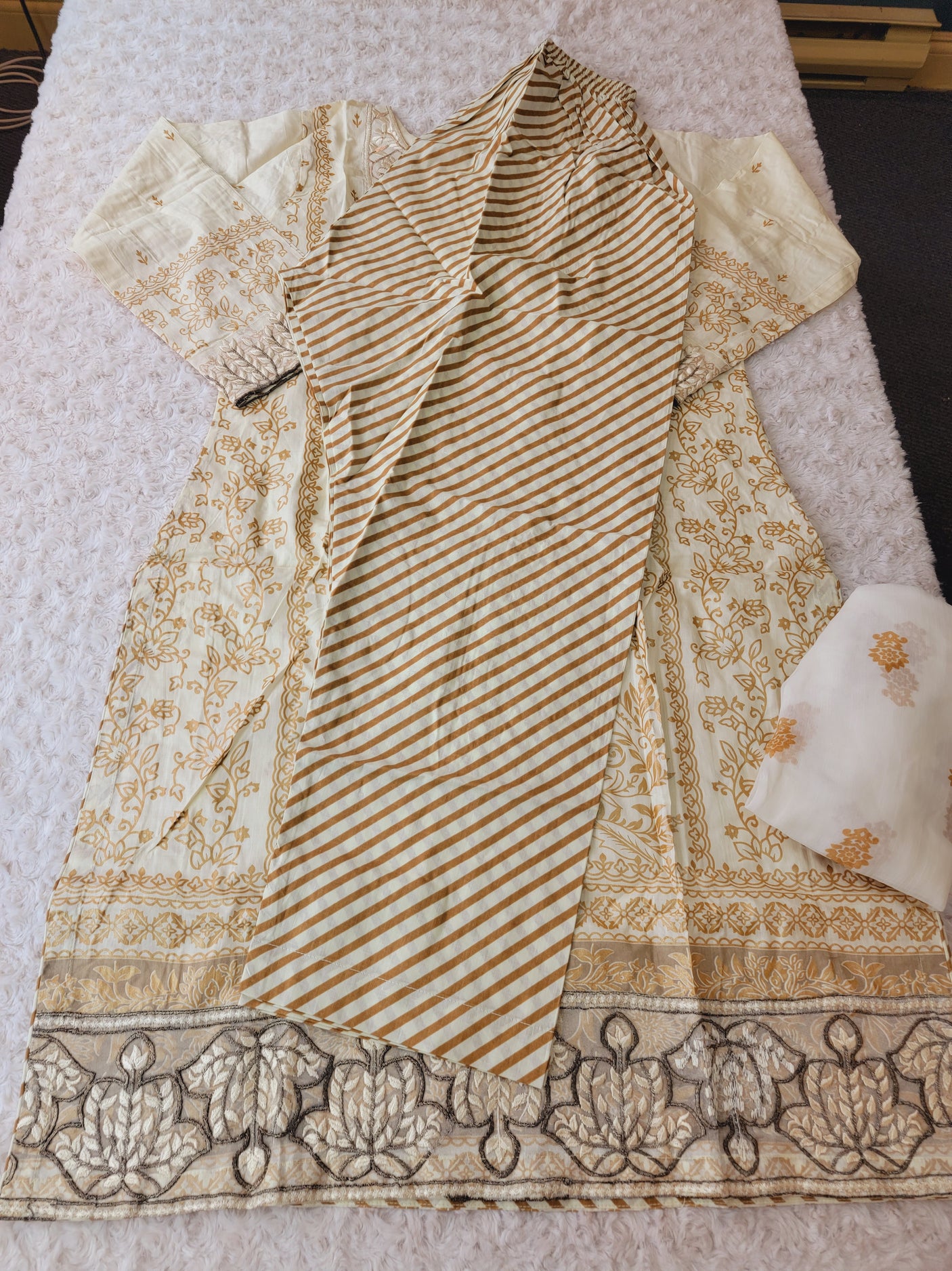 Pakistani Stitched lawn Embroidered Salwar kameez ready to ship