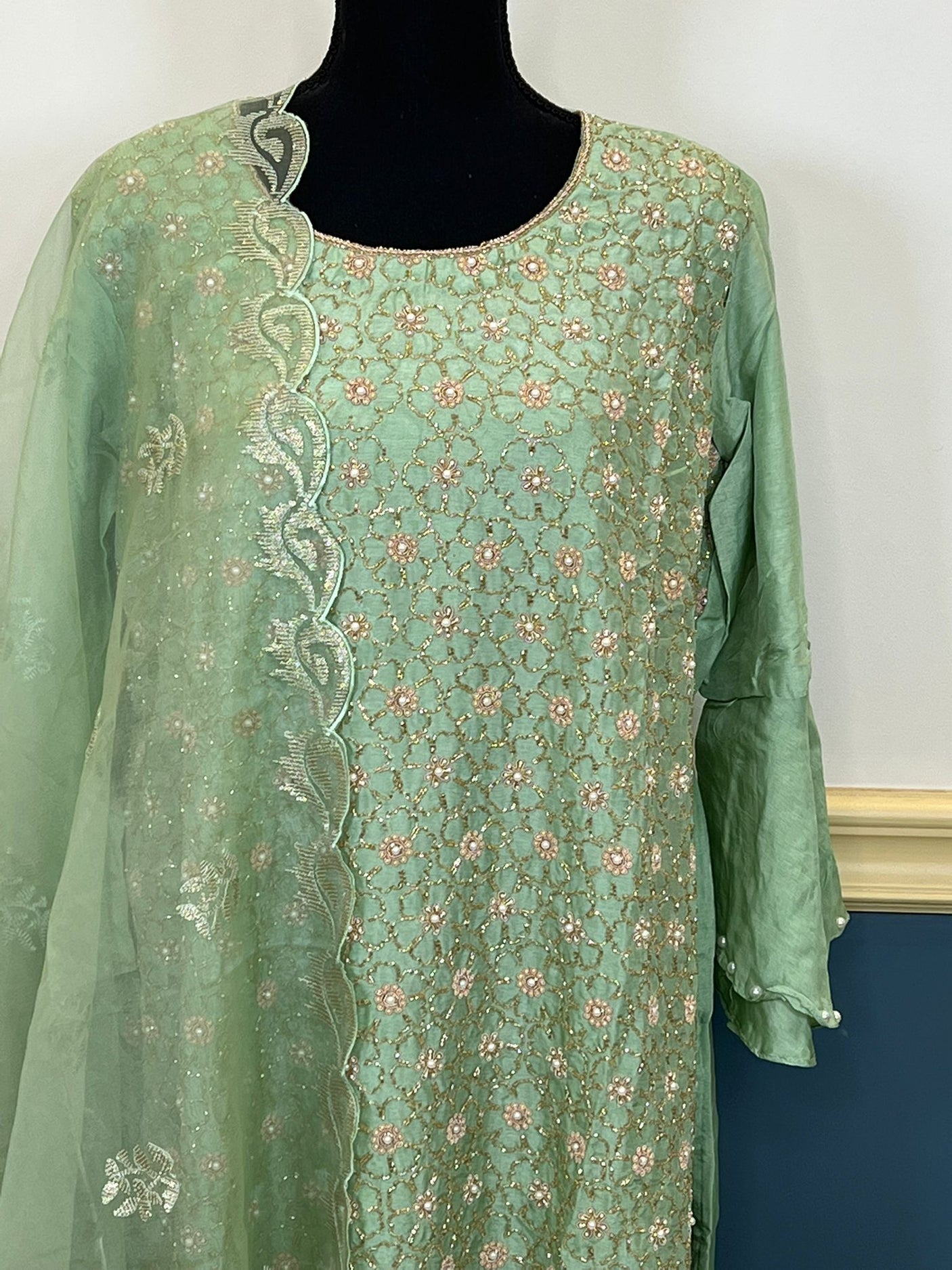 Pure zardousi Delhi Boutique