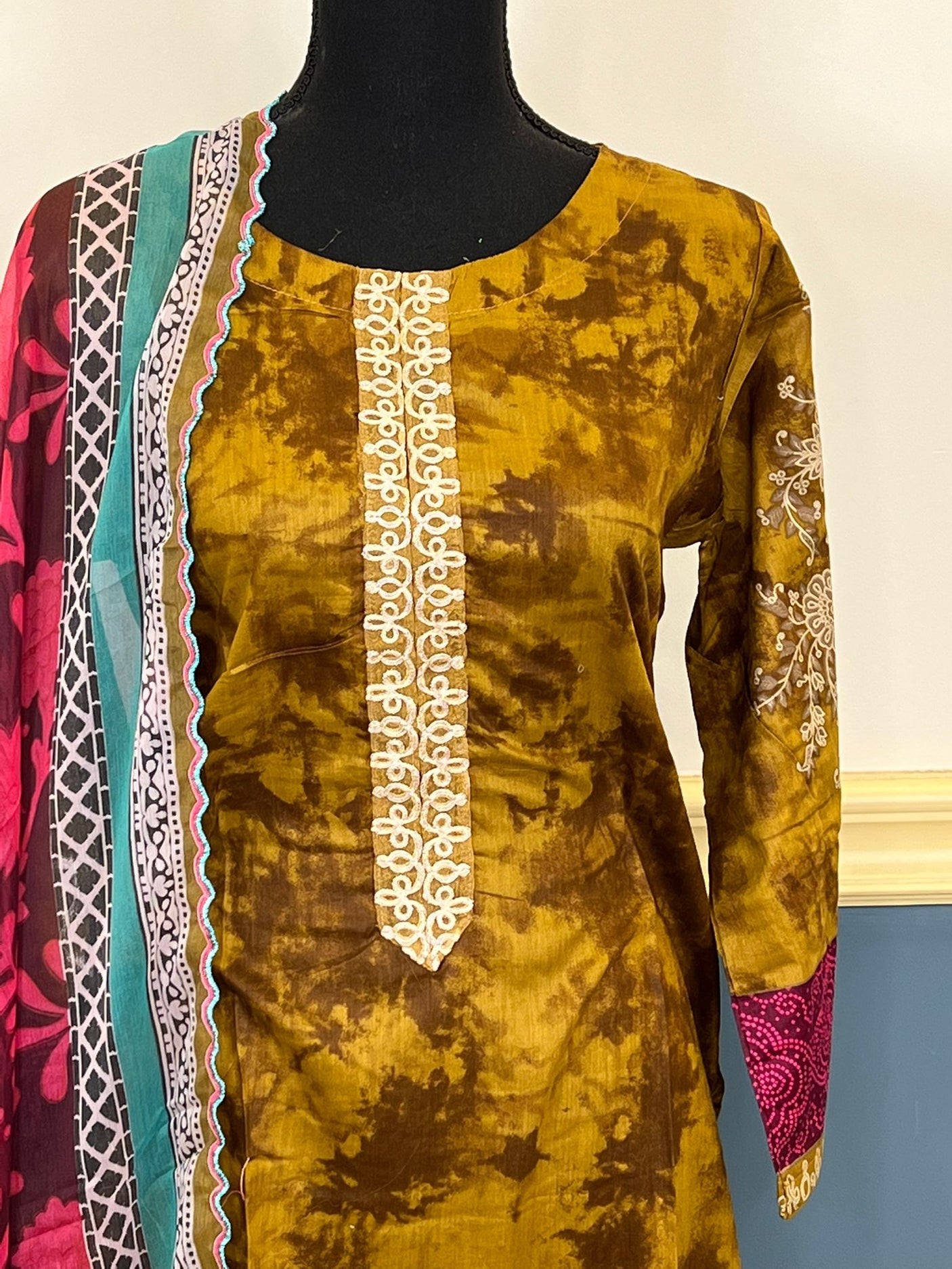 Pakistani Stitched Embroidered lawn Salwar kameez ready to ship