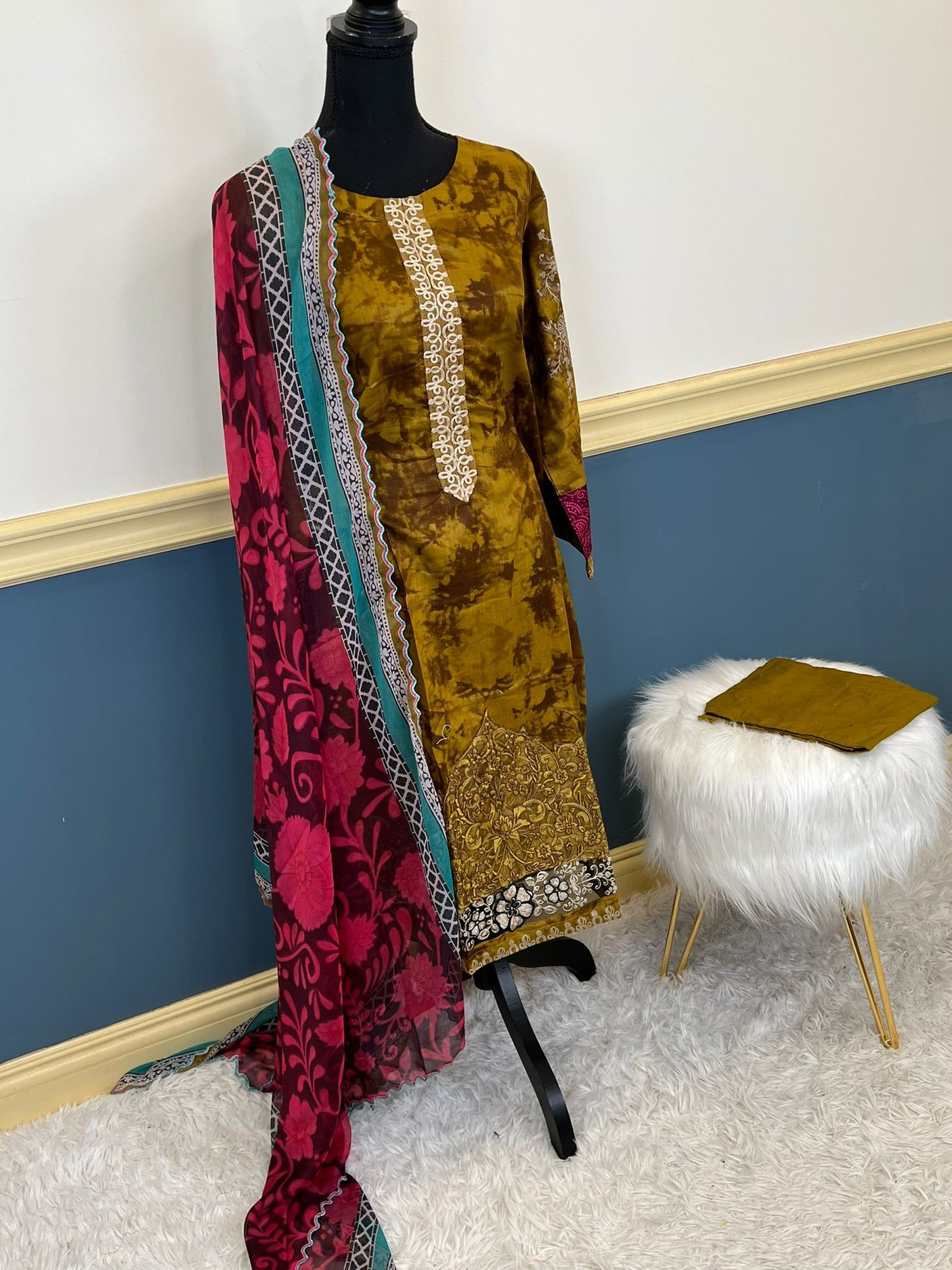 Pakistani Stitched Embroidered lawn Salwar kameez ready to ship