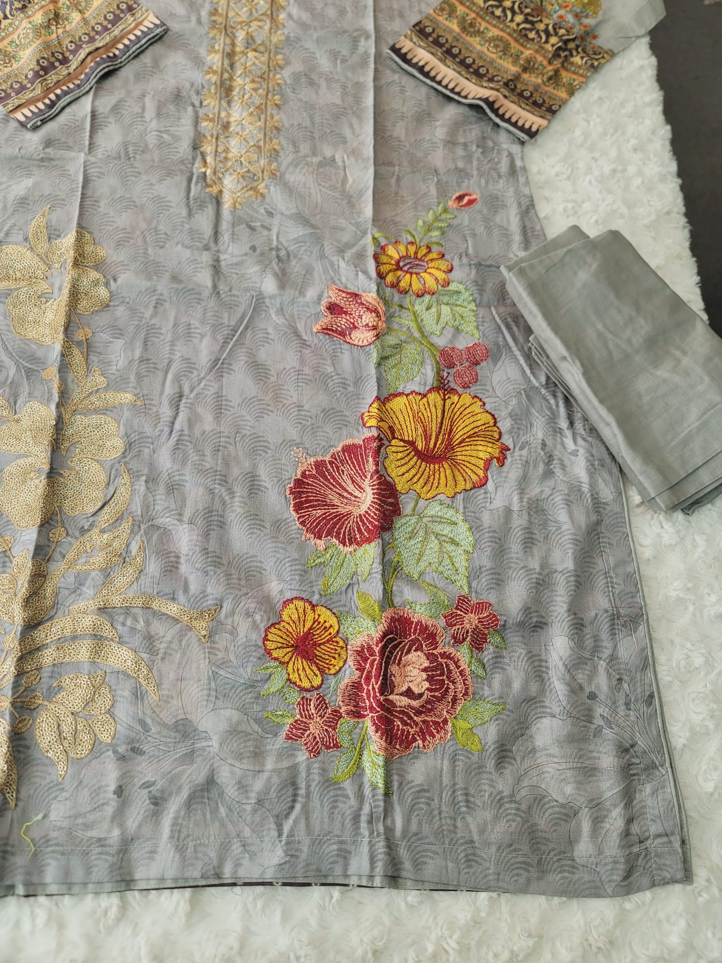 Pakistani Stitched lawn Embroidered Salwar kameez ready to ship