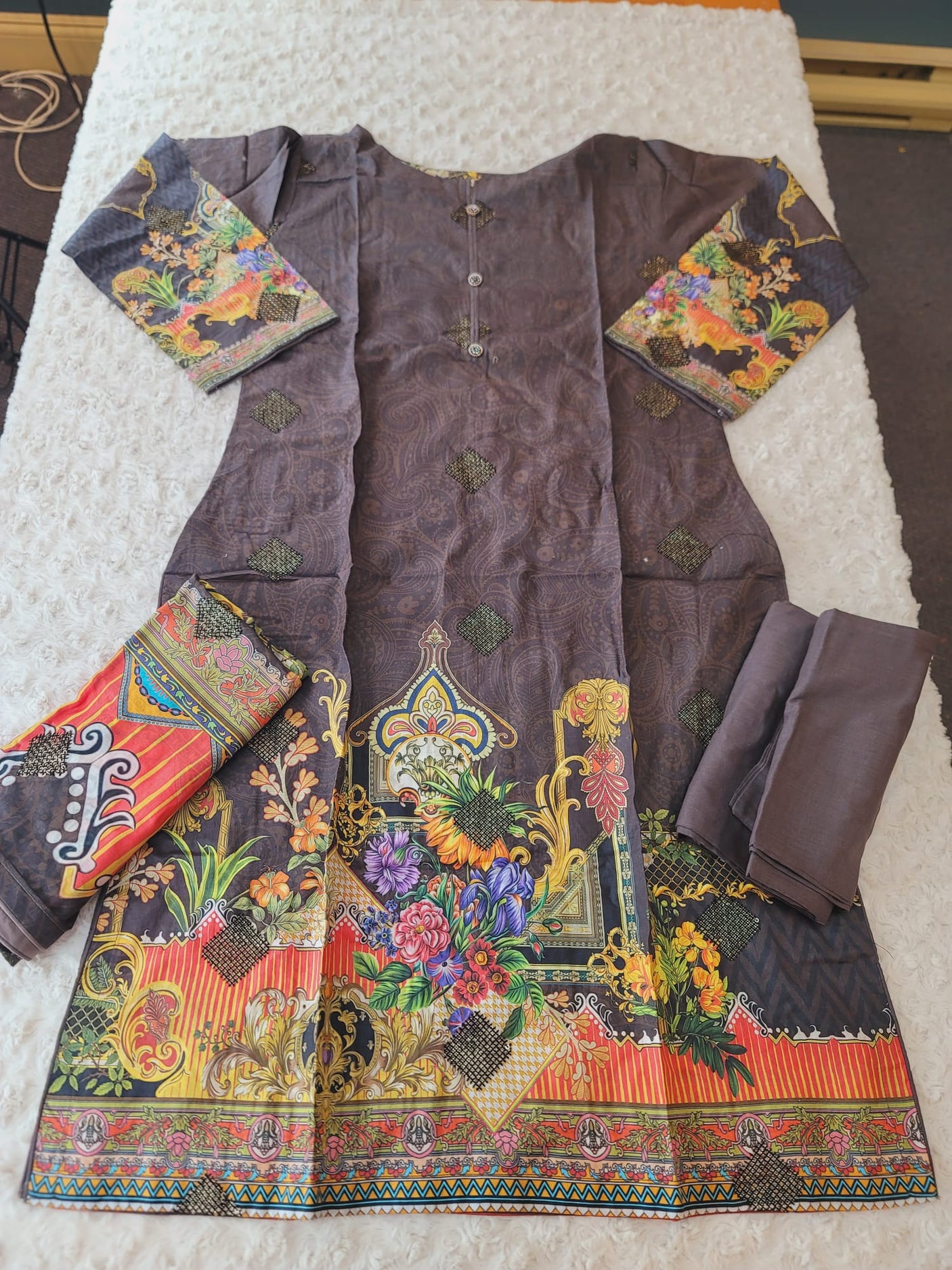 Pakistani Stitched lawn Embroidered Salwar kameez ready to ship