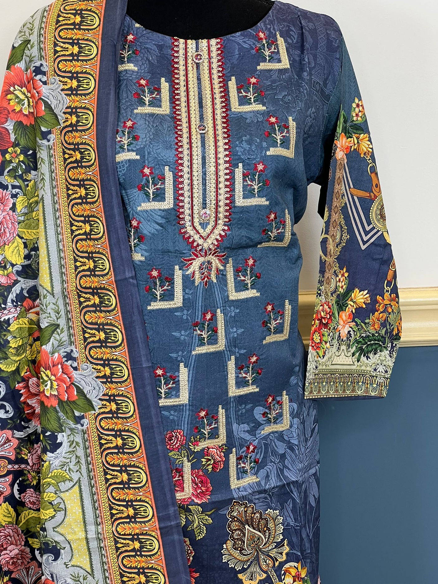 Pakistani Stitched Embroidered lawn Salwar kameez ready to ship