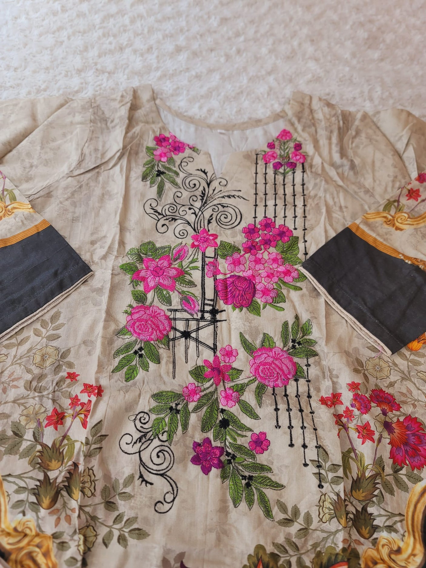 Pakistani Stitched lawn Embroidered Salwar kameez ready to ship