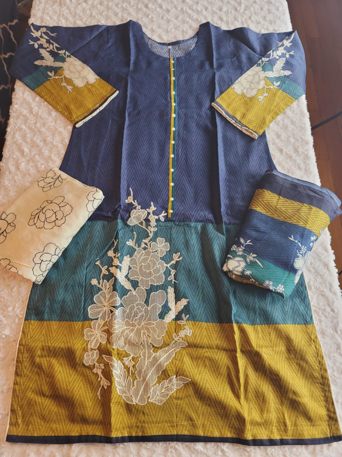 Pakistani linen Embroidered Salwar kameez Ready To Ship