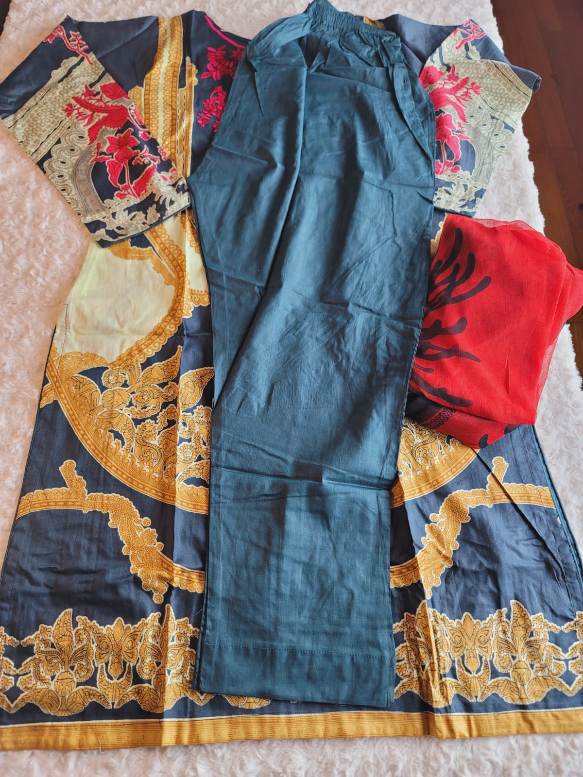 Pakistani lawn Embroidered Salwar kameez Ready To Ship