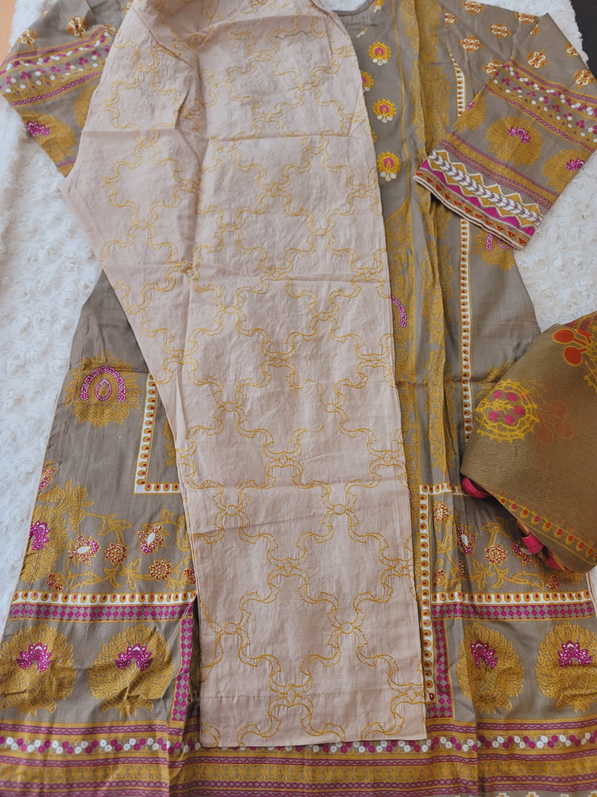 Pakistani lawn Embroidered Salwar kameez Ready To Ship