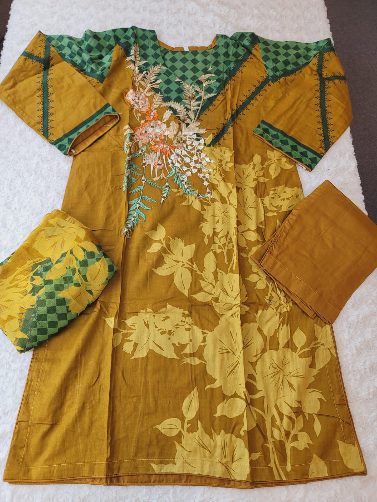 Pakistani lawn Embroidered Salwar kameez ready to ship