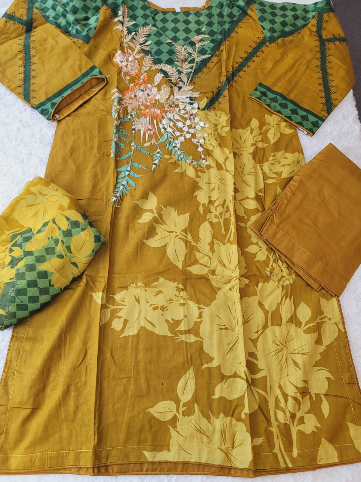 Pakistani lawn Embroidered Salwar kameez ready to ship