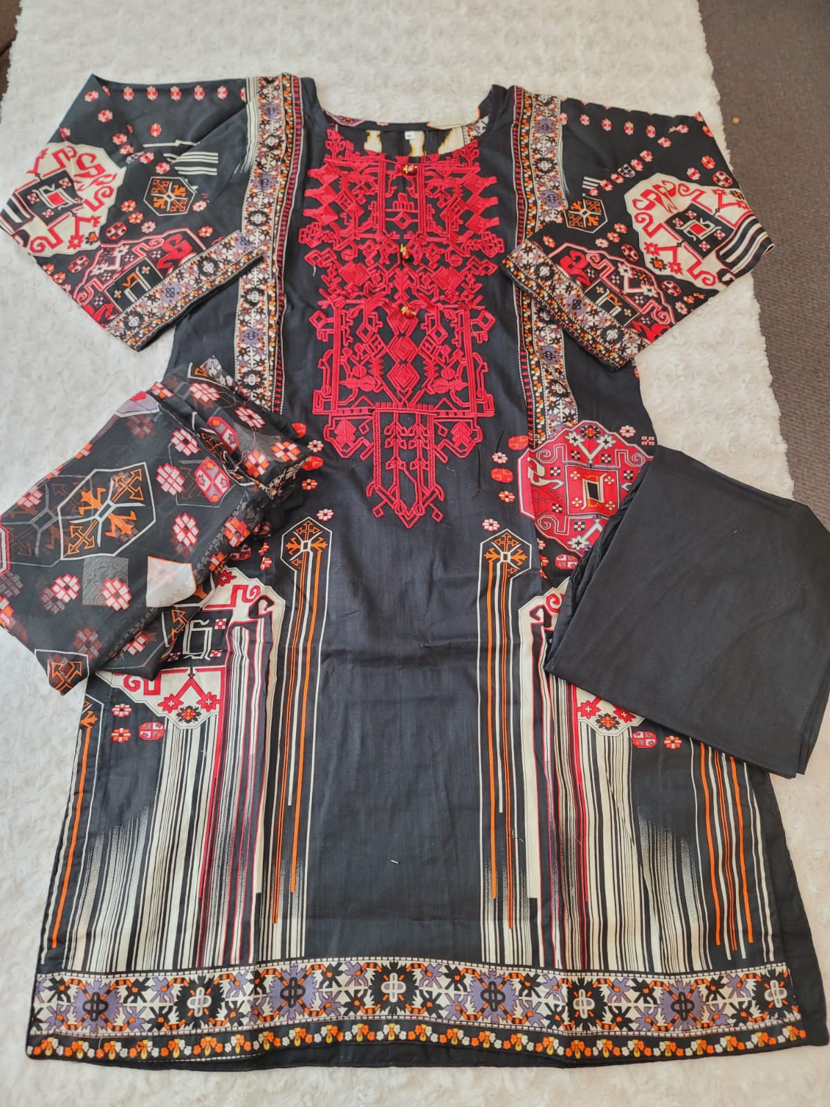 Pakistani lawn Embroidered Salwar kameez ready to ship