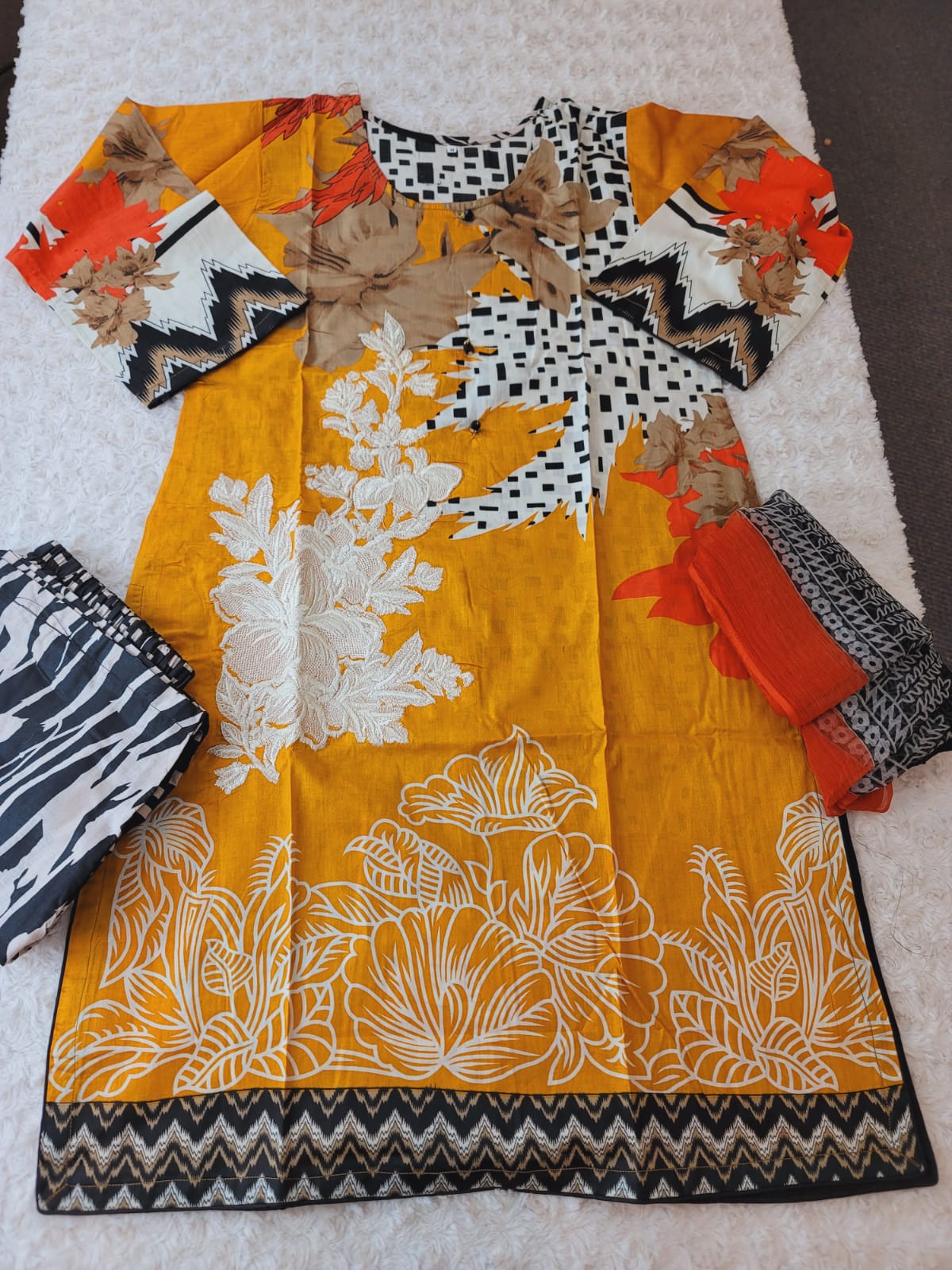 Pakistani lawn Embroidered Salwar kameez ready to ship