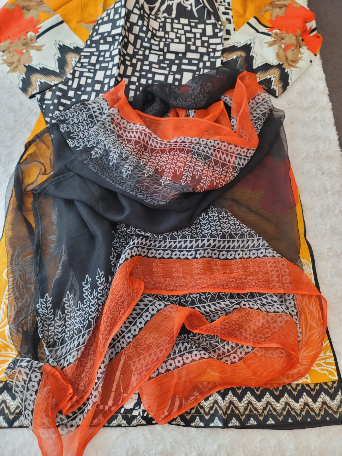 Pakistani lawn Embroidered Salwar kameez ready to ship