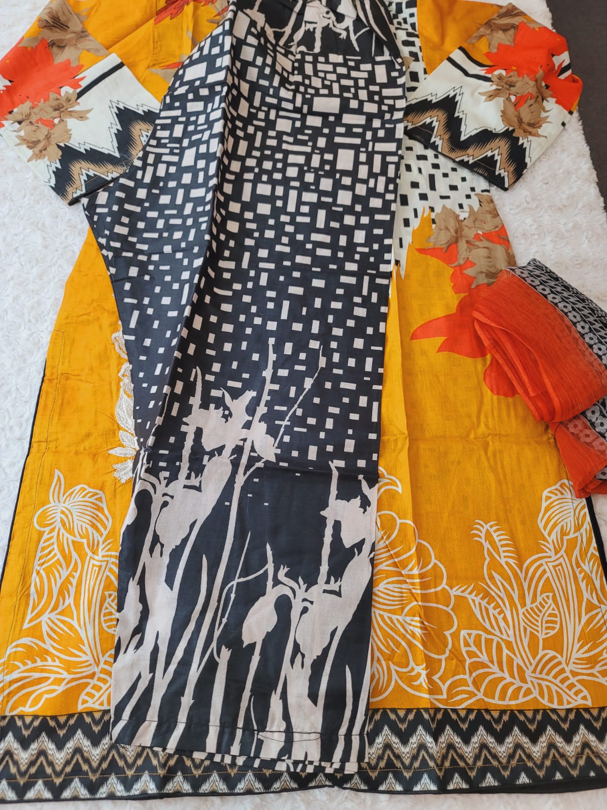 Pakistani lawn Embroidered Salwar kameez ready to ship