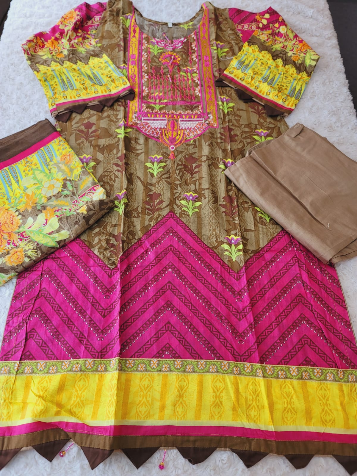 Pakistani lawn Embroidered Salwar kameez ready to ship