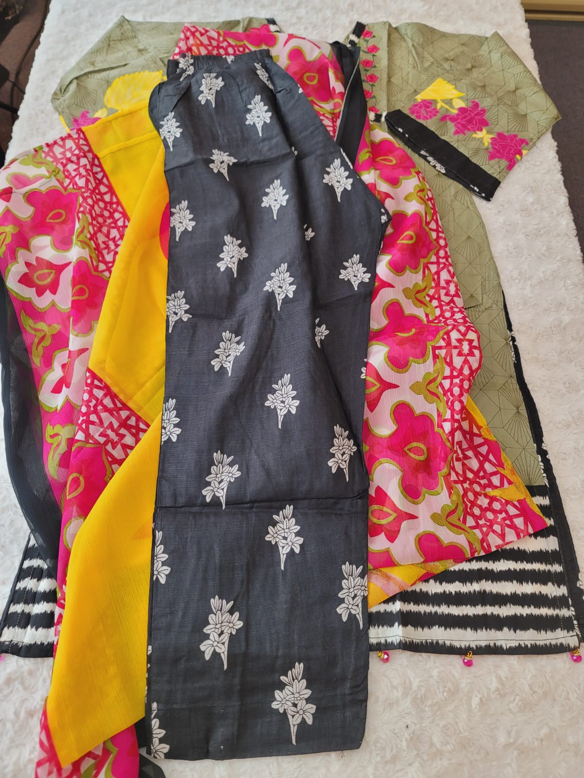 Pakistani lawn Embroidered Salwar kameez ready to ship