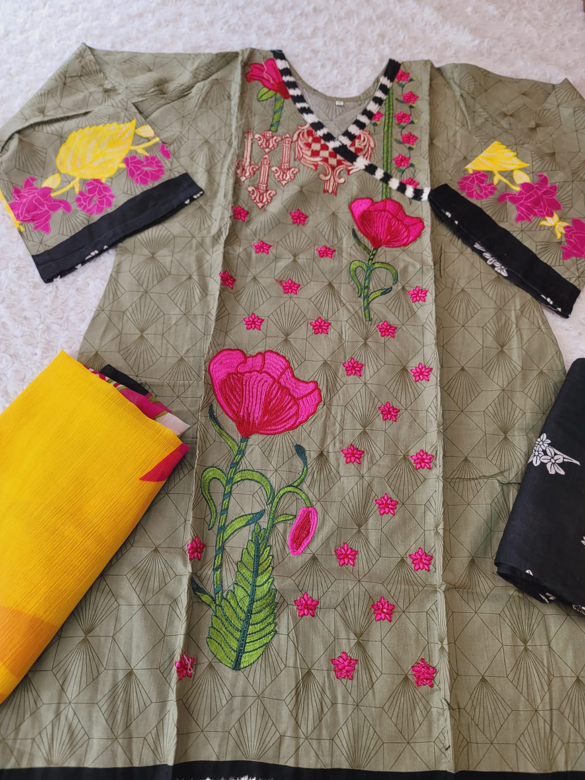 Pakistani lawn Embroidered Salwar kameez ready to ship