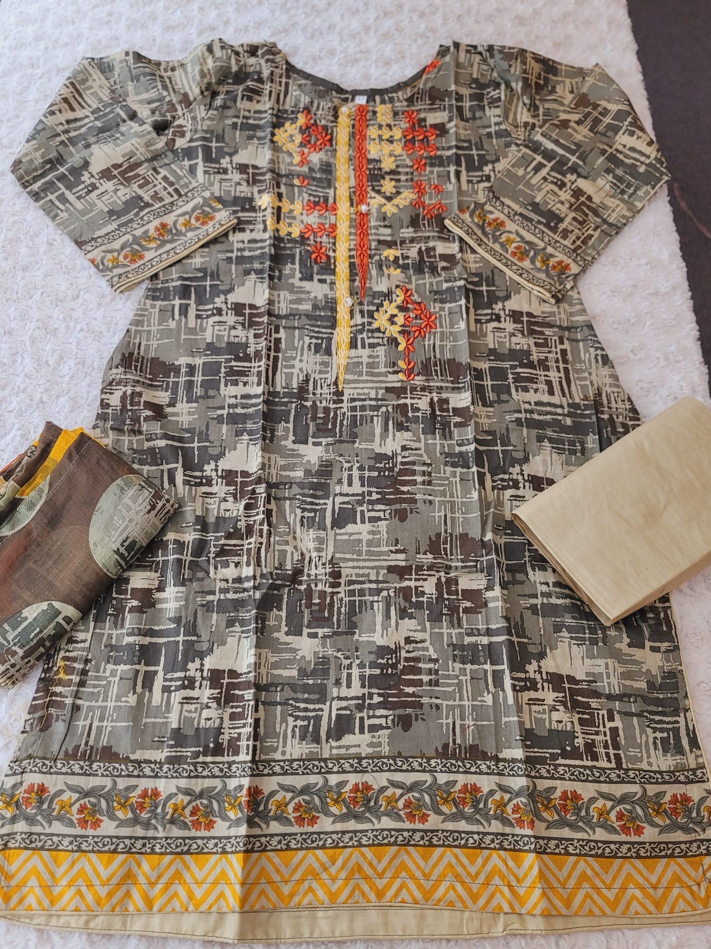 Pakistani Stitched Embroidered Lawn Salwar kameez ready to ship