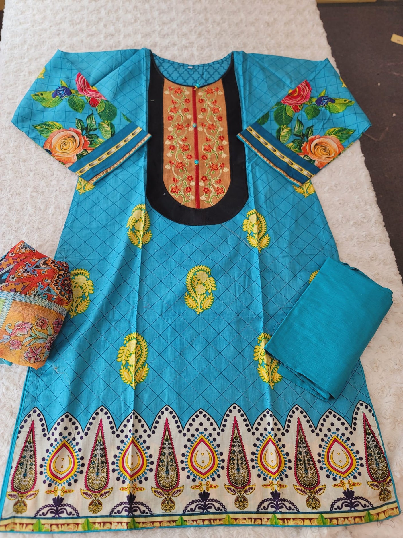 Pakistani Stitched Embroidered Lawn Salwar kameez ready to ship