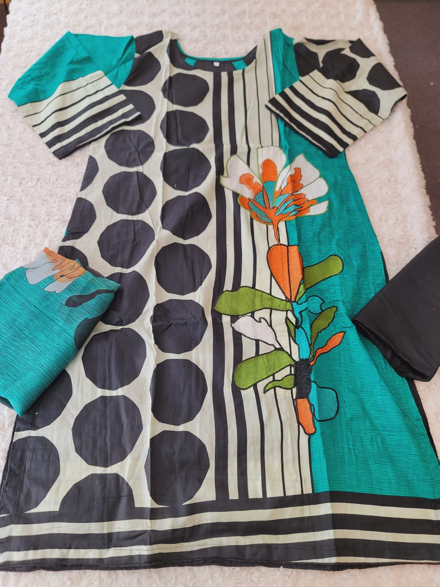 Pakistani Stitched Embroidered Lawn Salwar kameez ready to ship