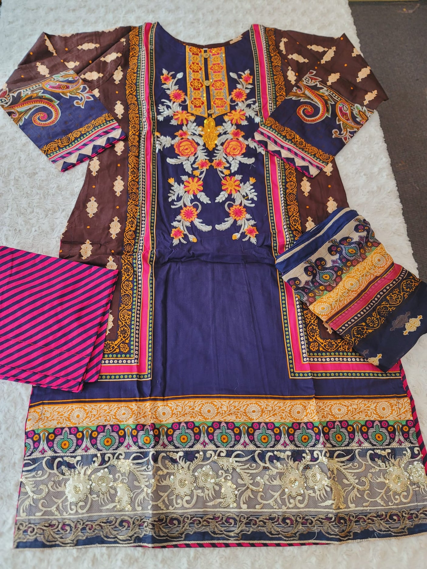 Pakistani Stitched lawn Embroidered Salwar kameez ready to ship