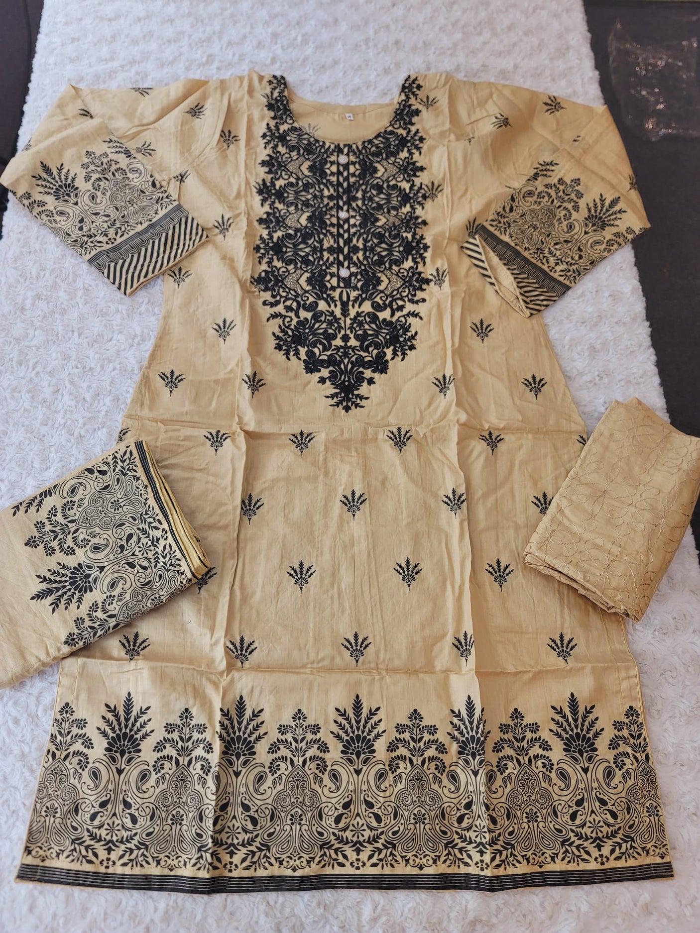 Pakistani Stitched lawn Embroidered Salwar kameez ready to ship