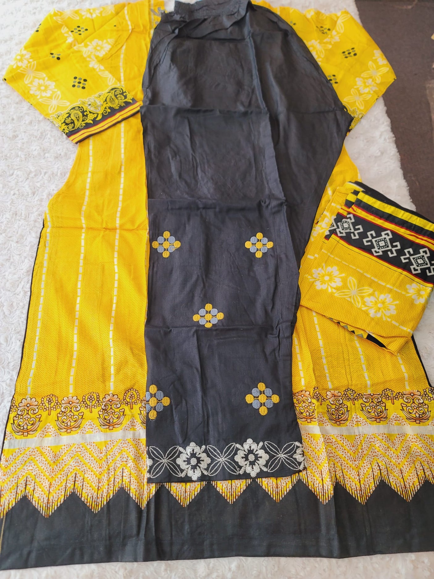 Pakistani Stitched lawn Embroidered Salwar kameez ready to ship