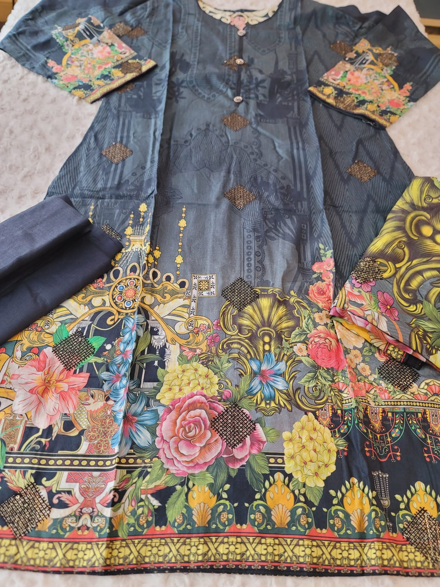 Pakistani Stitched lawn Embroidered Salwar kameez ready to ship