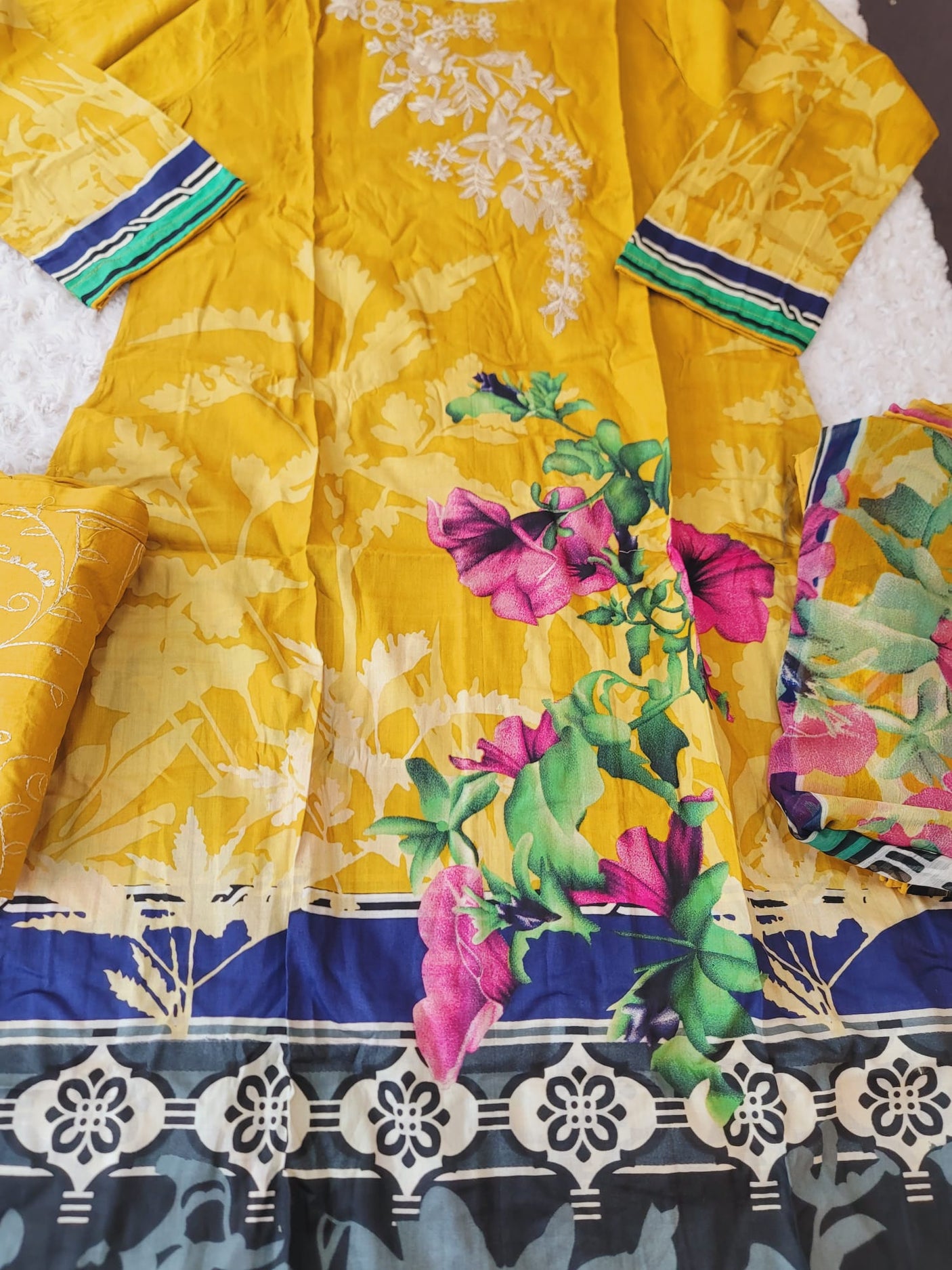 Pakistani Stitched lawn Embroidered Salwar kameez ready to ship