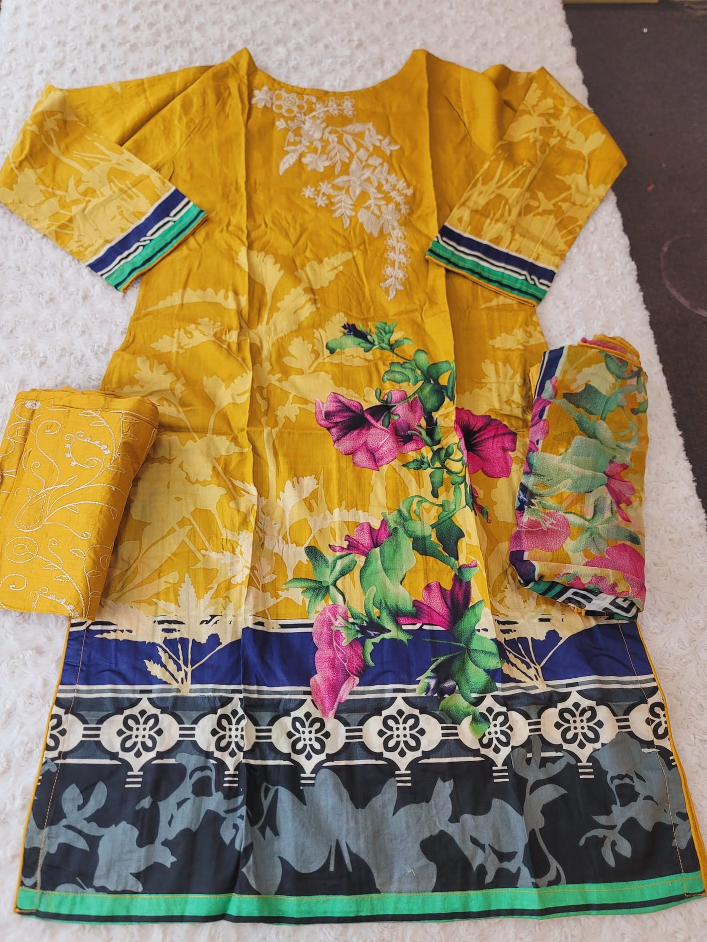 Pakistani Stitched lawn Embroidered Salwar kameez ready to ship