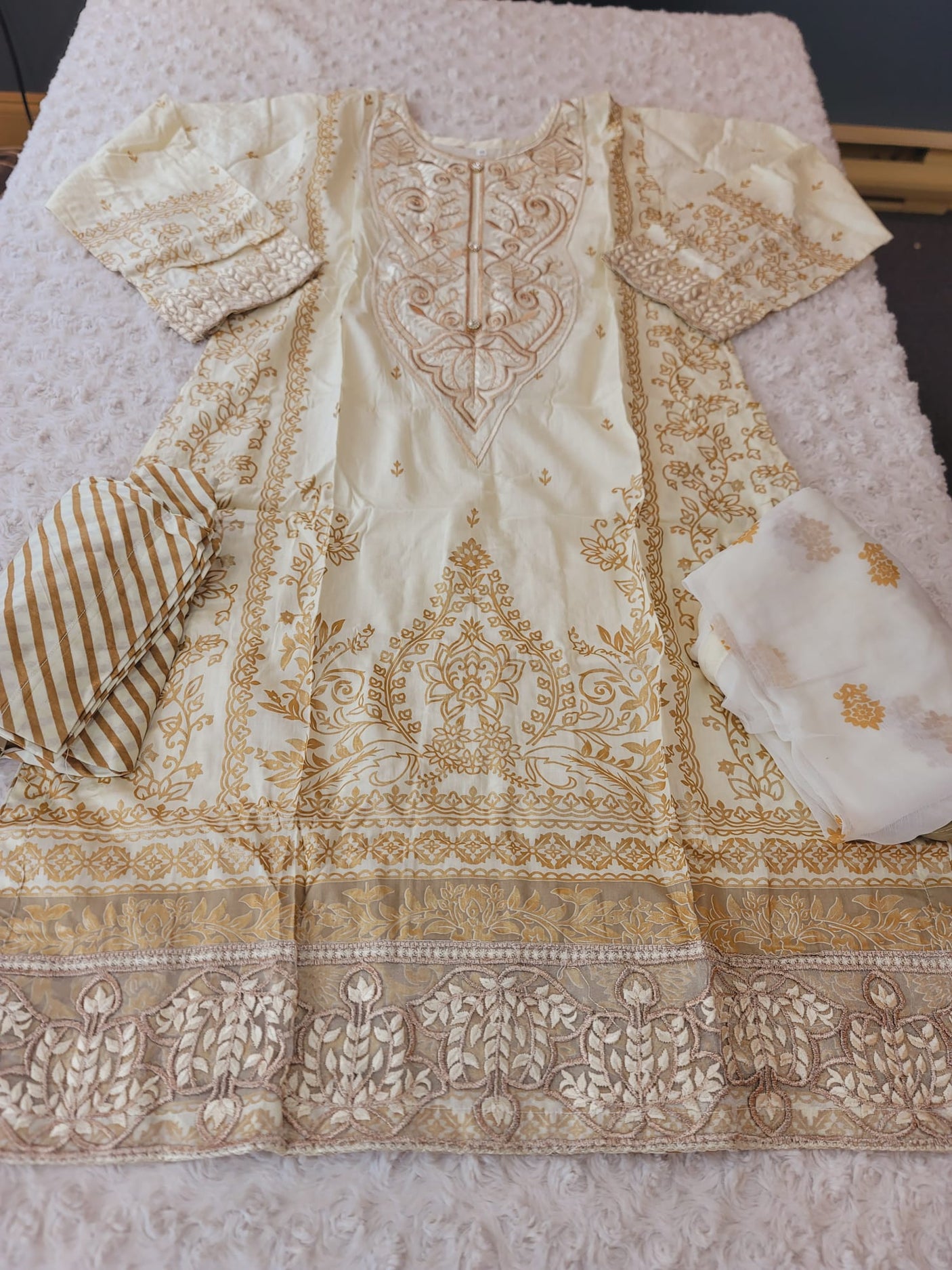 Pakistani Stitched lawn Embroidered Salwar kameez ready to ship