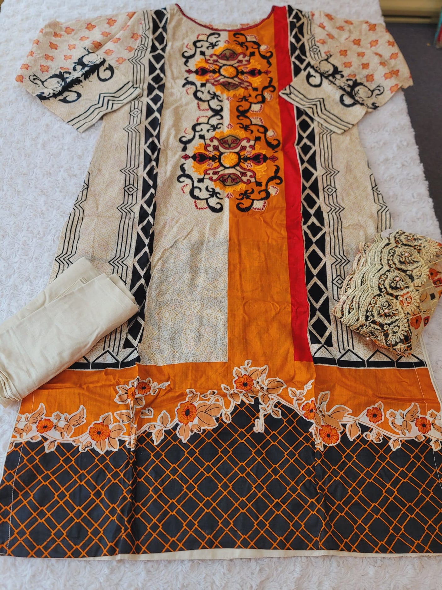 Pakistani Stitched lawn Embroidered Salwar kameez ready to ship