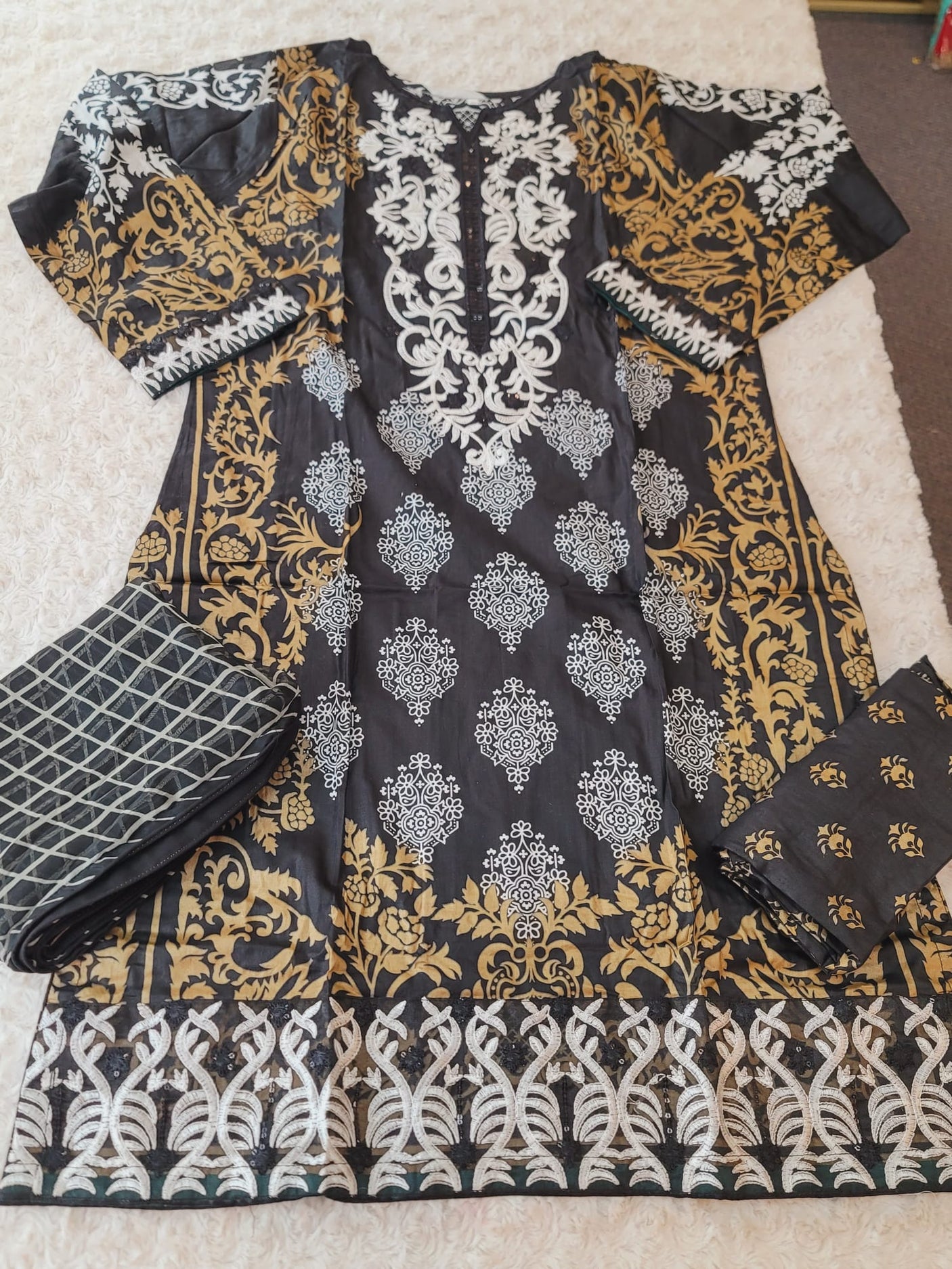 Pakistani Stitched lawn Embroidered Salwar kameez ready to ship