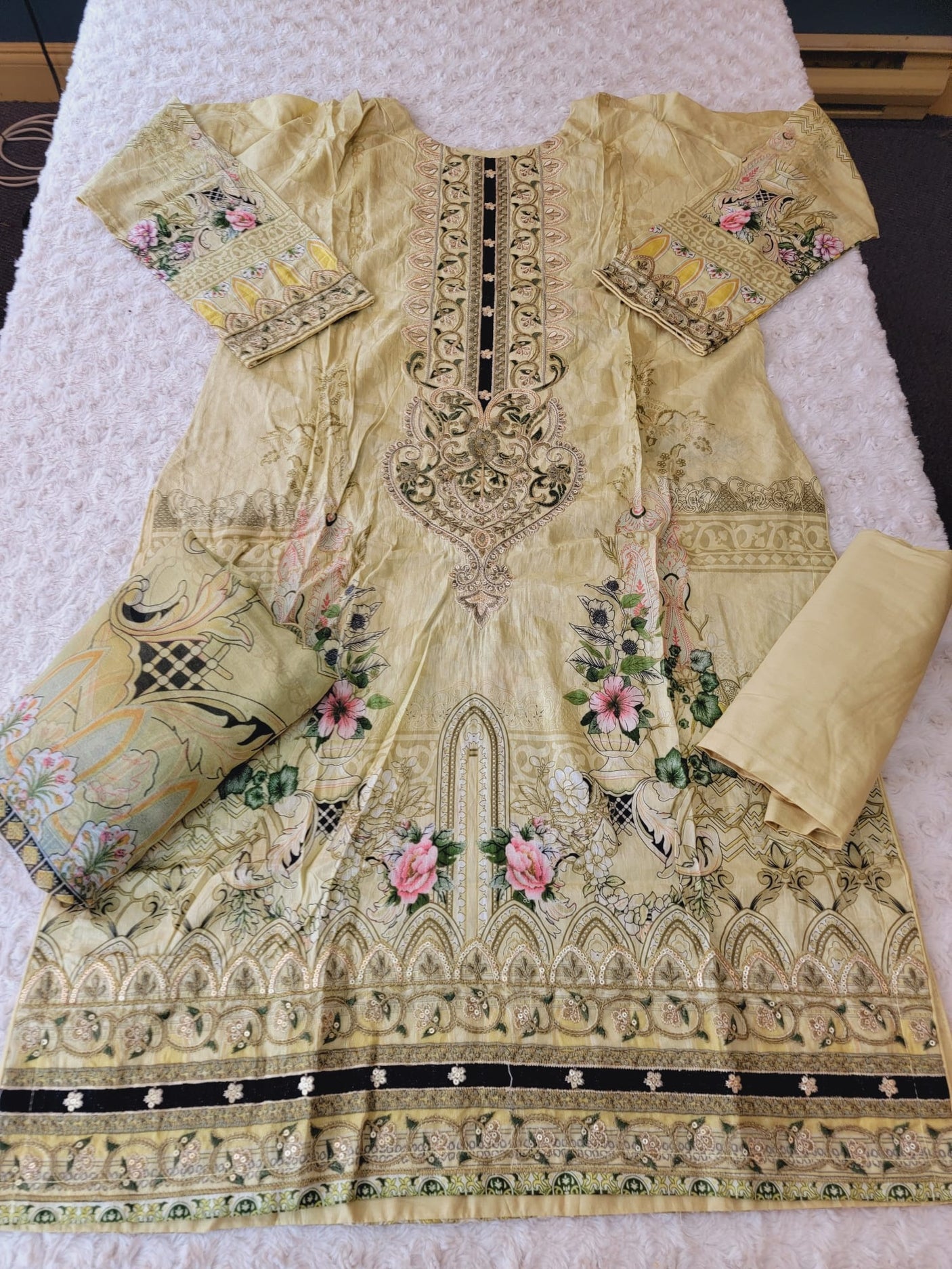 Pakistani Stitched lawn Embroidered Salwar kameez ready to ship