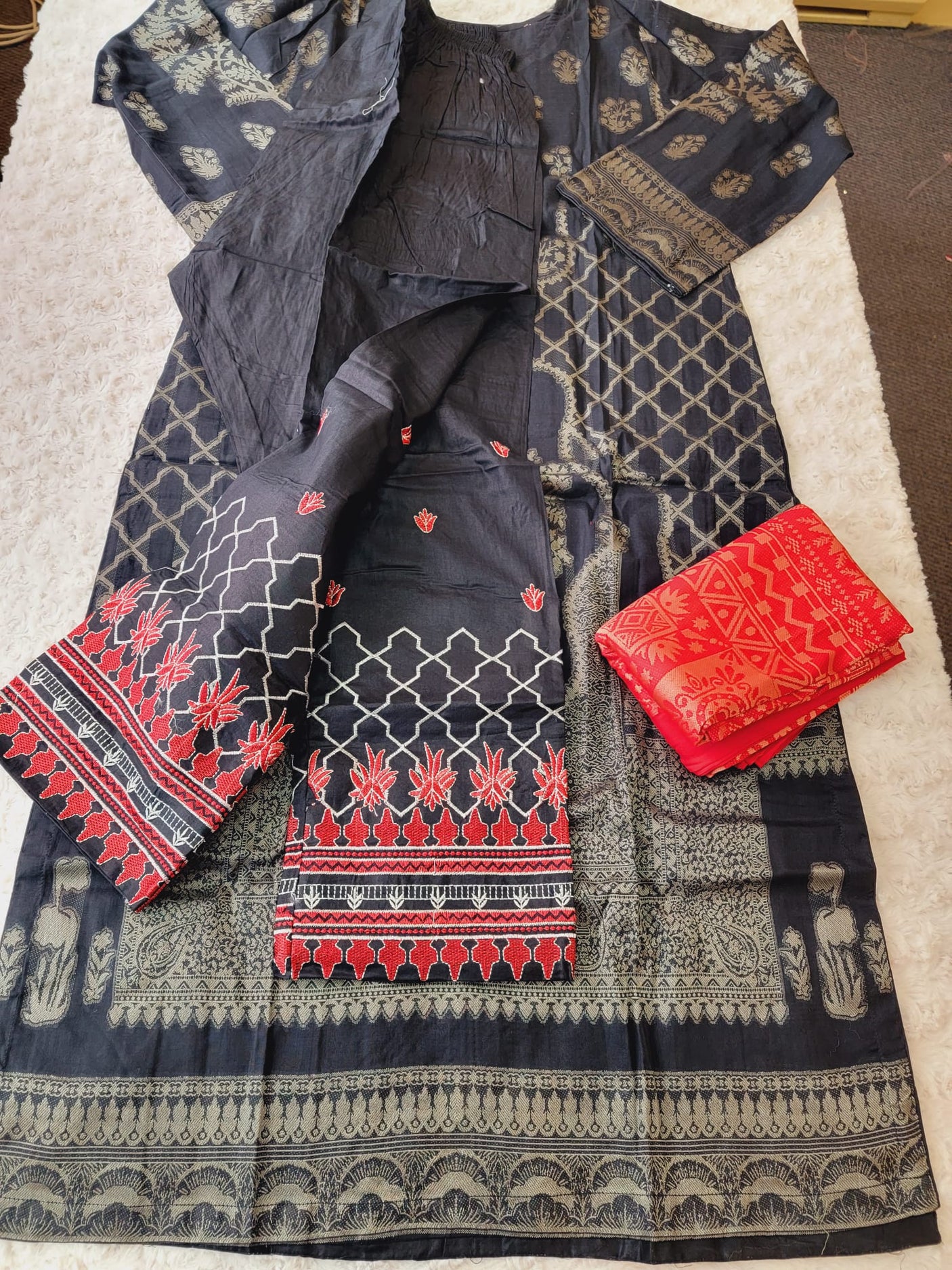 Pakistani Stitched lawn Embroidered Salwar kameez ready to ship