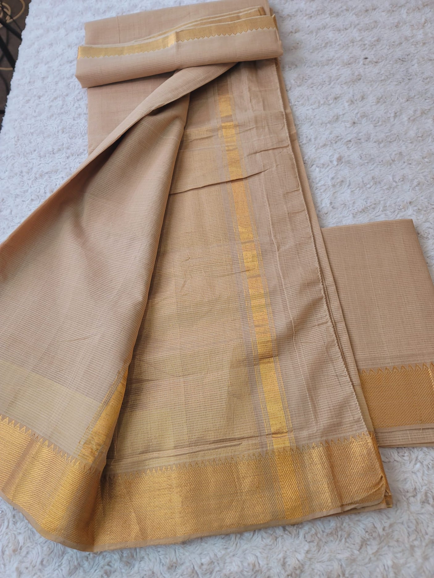 Cotton saree & blouse with zari par
