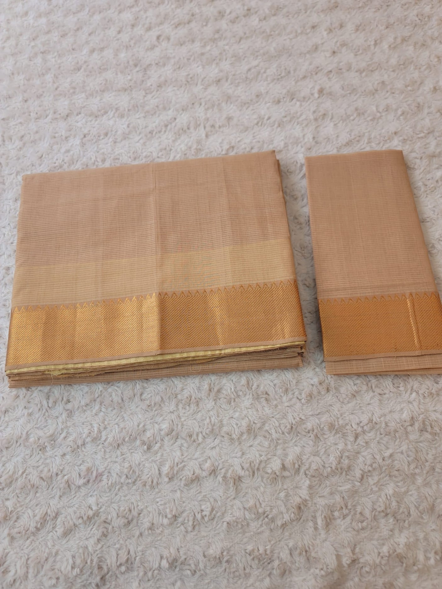 Cotton saree & blouse with zari par