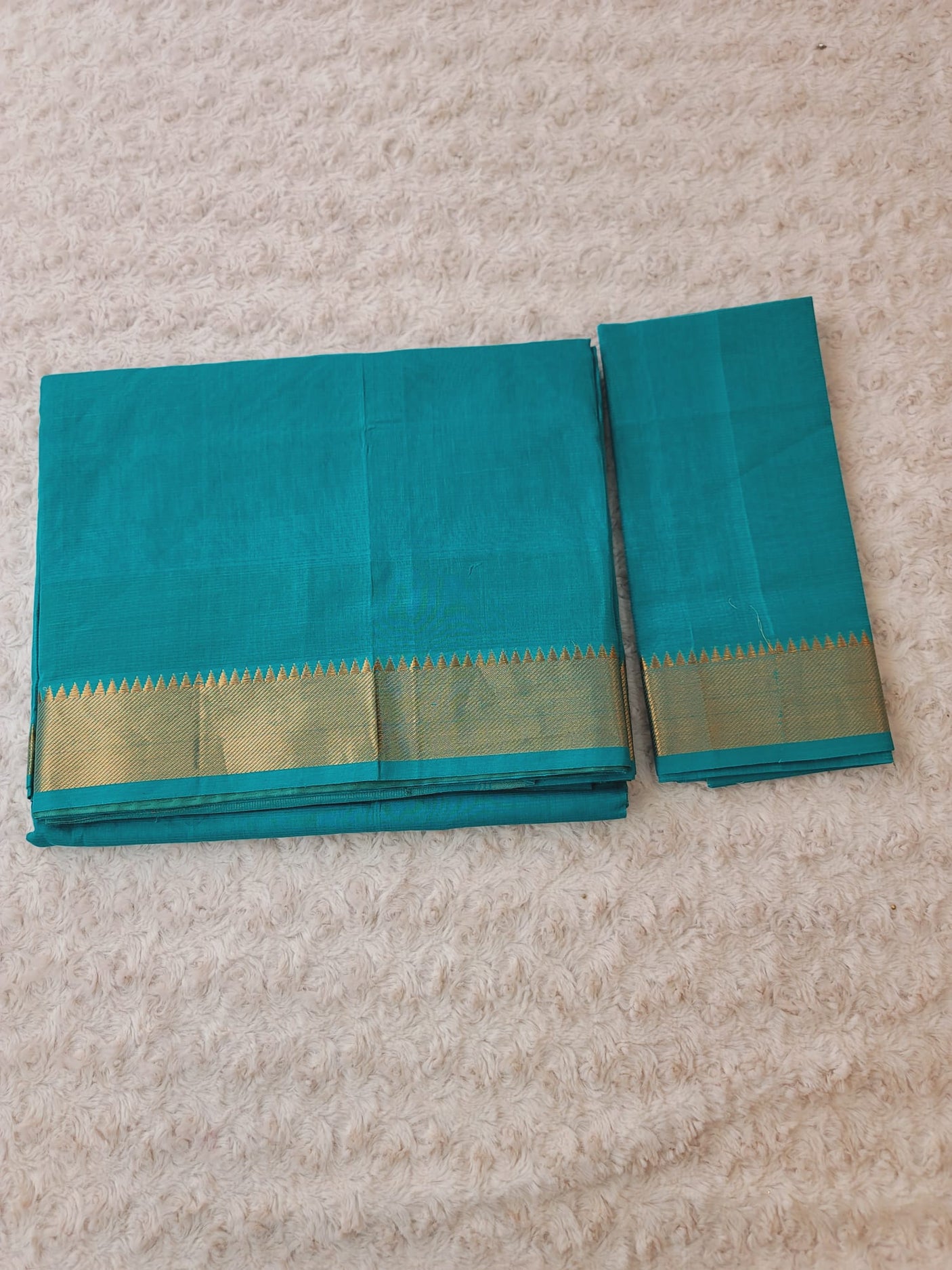 Cotton saree & blouse with zari par