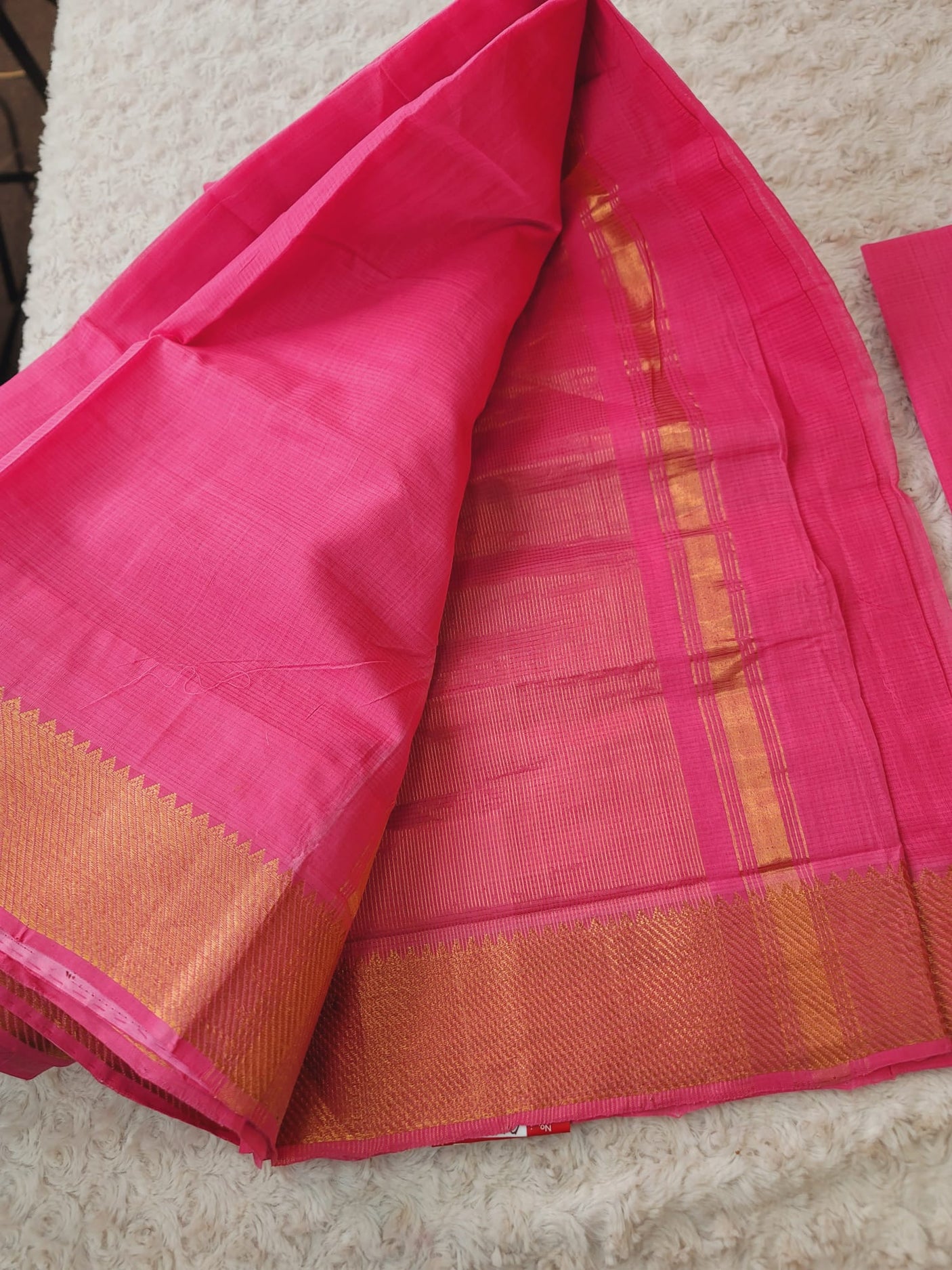 Cotton saree & blouse with zari par