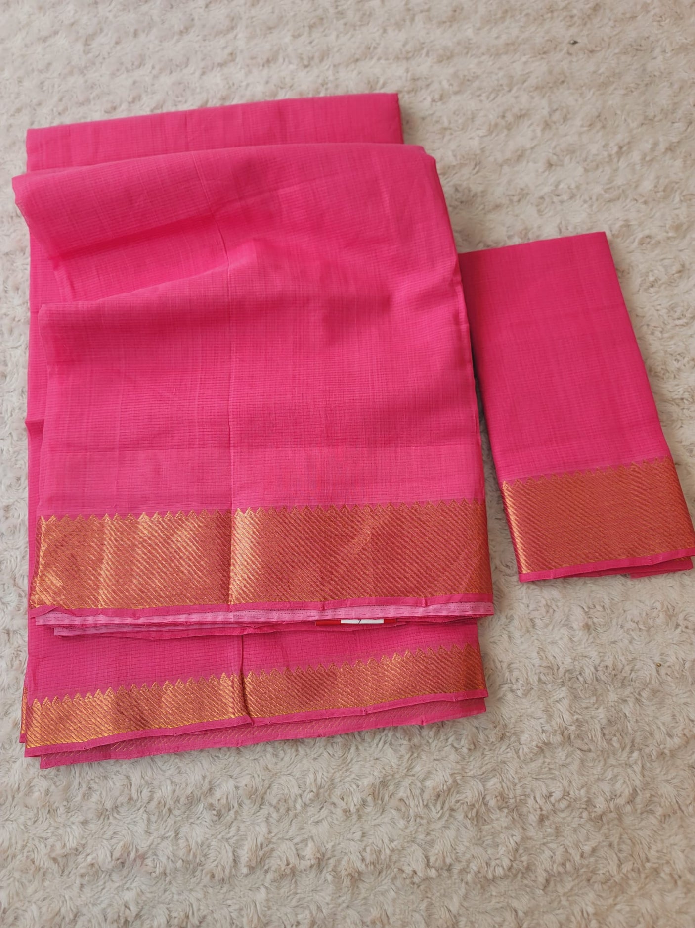 Cotton saree & blouse with zari par