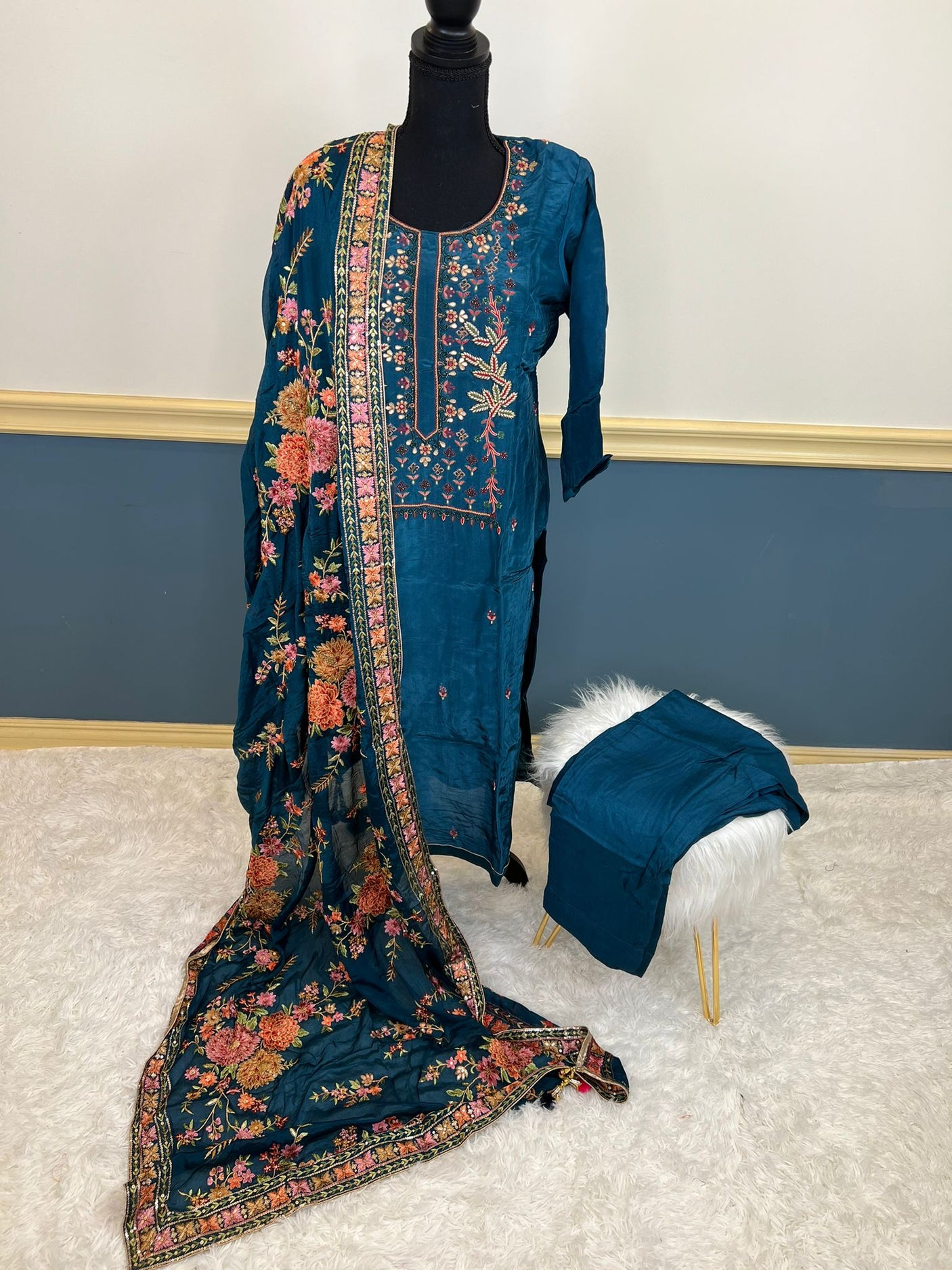 Pure zardousi Delhi Boutique