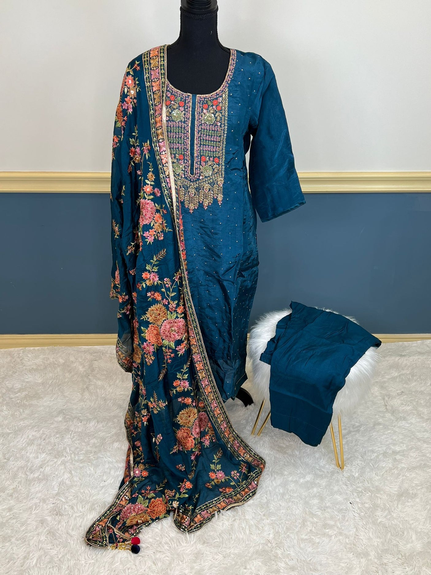 Pure zardousi Delhi Boutique